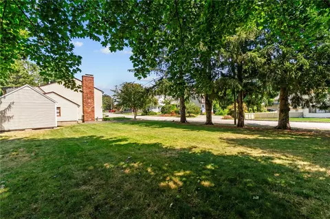 Exterior - 25 High St, Warwick, RI 02886 photo 7 of 8