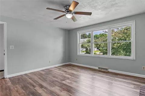 Living - 25 High St, Warwick, RI 02886 photo 4 of 10