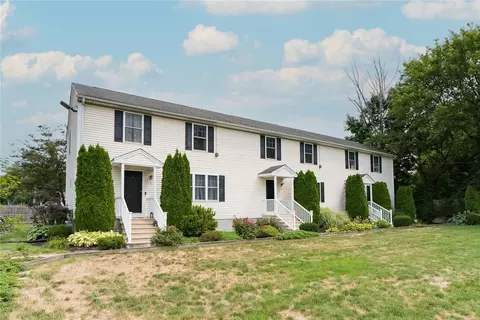 4 Legris Commons Ln #4, West Warwick, RI 02893