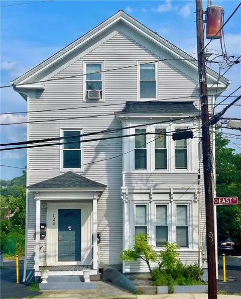 124 East St, Woonsocket, RI 02895
