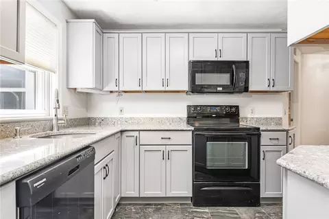 21 Captains Dr, Westerly, RI 02891 photo 17