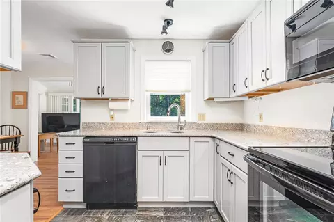 21 Captains Dr, Westerly, RI 02891 photo 16