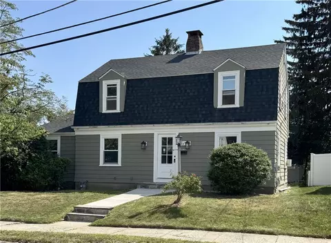 43 Rockland Ave, Cranston, RI 02910
