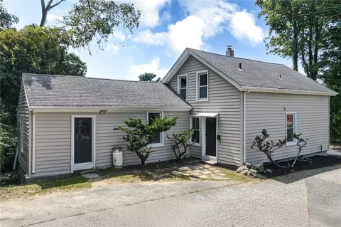 3 Curtis Ln, Riverside, RI 02915