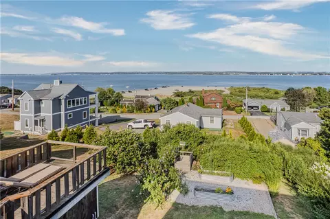 13 Karen St, Portsmouth, RI 02871