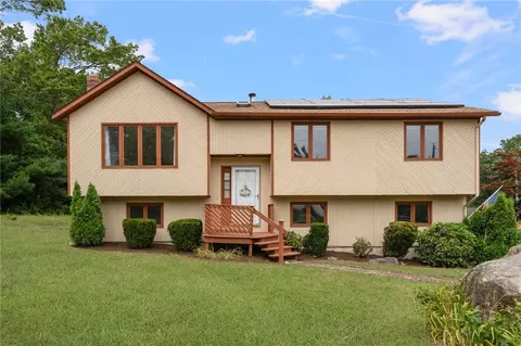 29 Teakwood Dr, Coventry, RI 02816