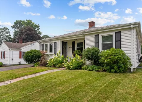 1107 Hope St, Bristol, RI 02809