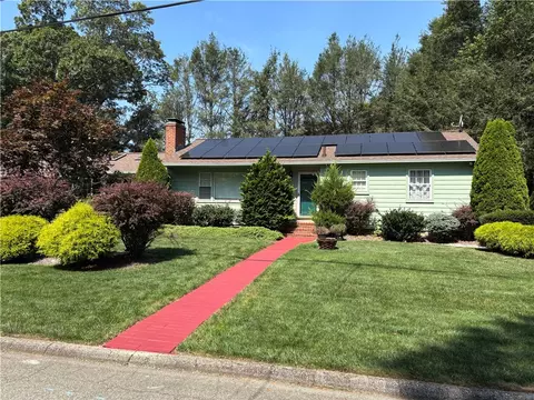 57 Ladderlook Rd, Warwick, RI 02886
