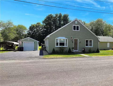 30 Twin Lakes Ave, Coventry, RI 02816