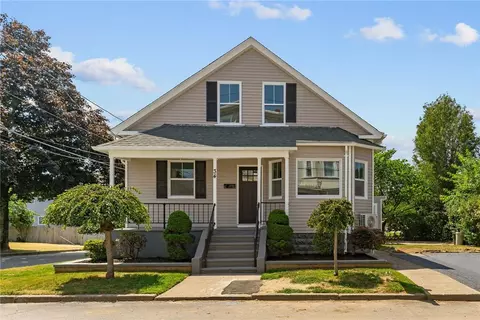 34 Vermont St, Cranston, RI 02920