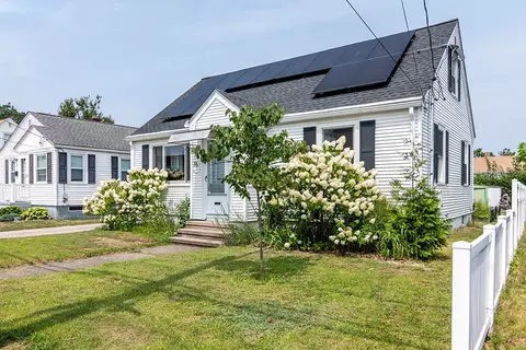 76 Burbank St, Cranston, RI 02910