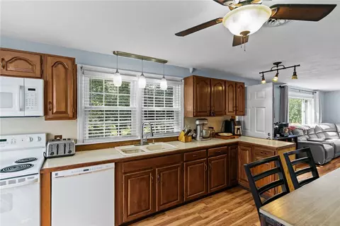 99 Ruskin Ave, Woonsocket, RI 02895 photo 7