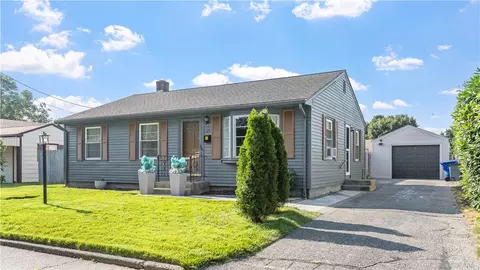 29 Anama Ave, Rumford, RI 02916