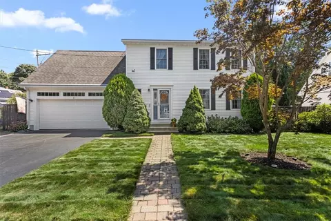 8 Mckay Ct, Warwick, RI 02889