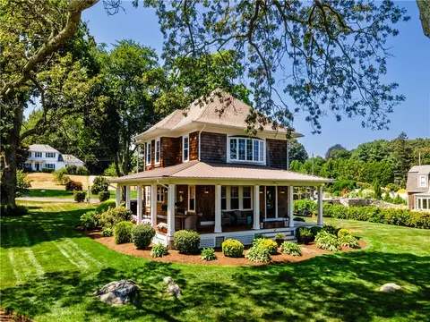 65 Spring St, Saunderstown, RI 02874