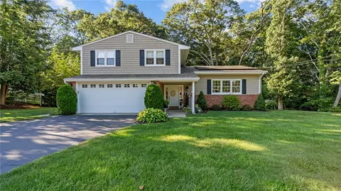 16 Cortland Ln, Greenville, RI 02828