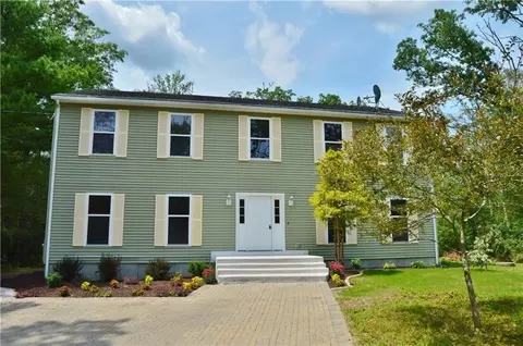 351 Tomaquag Rd, Ashaway, RI 02804