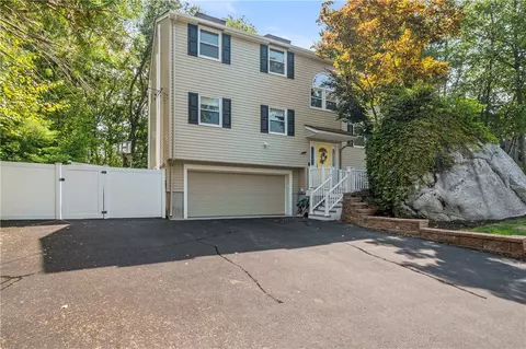 7 Aurora Dr, Cumberland, RI 02864