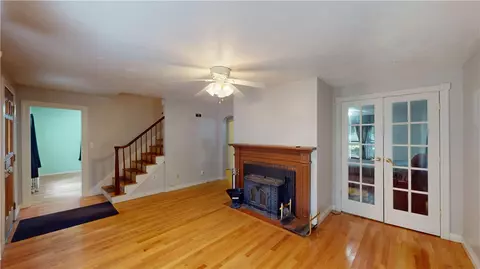 Living - 1 Cedar Tree Ln, Coventry, RI 02816 photo 3 of 4