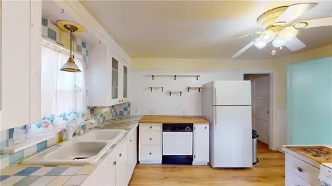 Kitchen - 1 Cedar Tree Ln, Coventry, RI 02816 photo 3 of 4