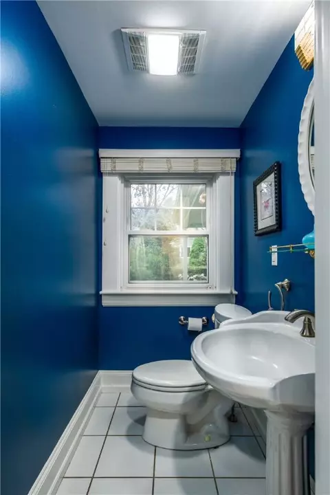 Bath - 2 Cherry Ln, Bristol, RI 02809 photo 1 of 4