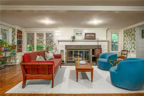 Living - 2 Cherry Ln, Bristol, RI 02809 photo 1 of 6
