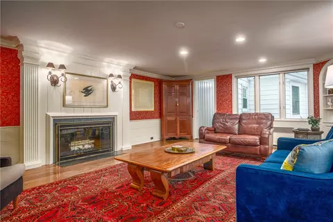 Living - 2 Cherry Ln, Bristol, RI 02809 photo 3 of 6