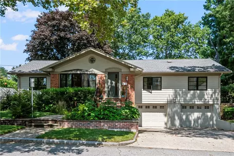 9 Maxcy Dr, Providence, RI 02906