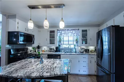 28 Burnside Ave, Riverside, RI 02915