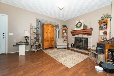 Living - 21 Fieldstone Dr, Coventry, RI 02816 photo 1 of 1