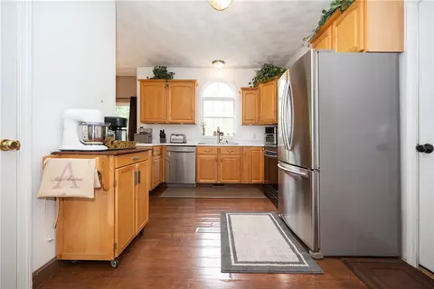 Kitchen - 21 Fieldstone Dr, Coventry, RI 02816 photo 3 of 3