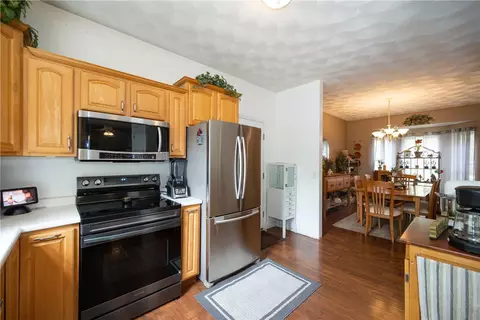 Kitchen - 21 Fieldstone Dr, Coventry, RI 02816 photo 2 of 3