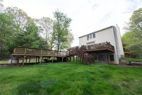 Exterior - 21 Fieldstone Dr, Coventry, RI 02816 photo 6 of 6