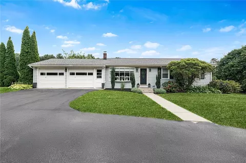 1392 Hope Rd, Hope, RI 02831