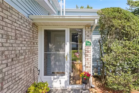 755 Williamsburg Cir, Warwick, RI 02886 photo 3