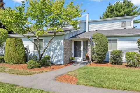 755 Williamsburg Cir, Warwick, RI 02886