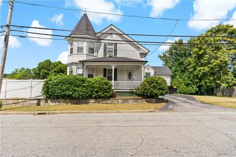 23 Martin St, East Providence, RI 02914