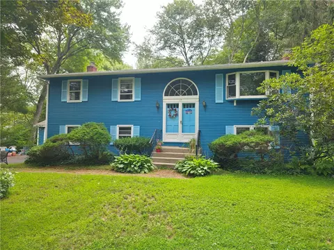 19 Betsy Williams Cir, Johnston, RI 02919