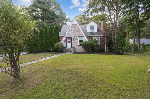 75 Smith Ave, Greenville, RI 02828