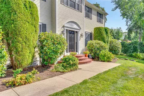 185 Joseph Ct, Warwick, RI 02886 photo 3