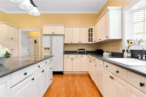185 Joseph Ct, Warwick, RI 02886 photo 9