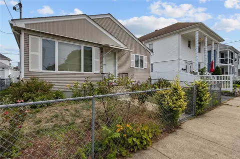 62 Littlefield St, Pawtucket, RI 02861
