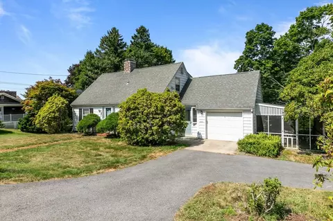 11 West Ave, Tiverton, RI 02878