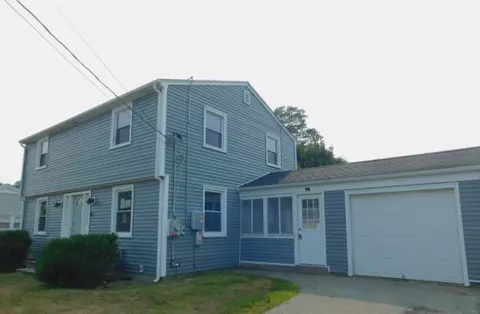 41 Woodcrest Dr, Riverside, RI 02915