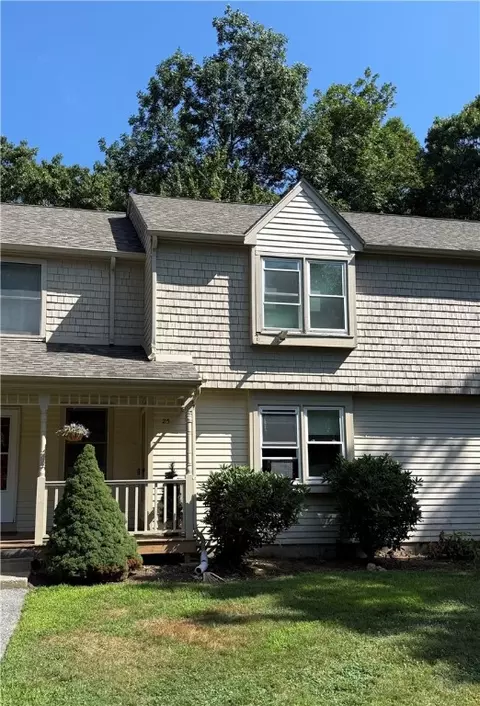 25 Niblick Cir, Coventry, RI 02816