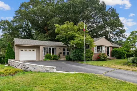 174 Lawnacre Dr, Cranston, RI 02920
