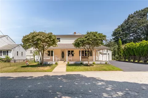65 Seamans St, Woonsocket, RI 02895