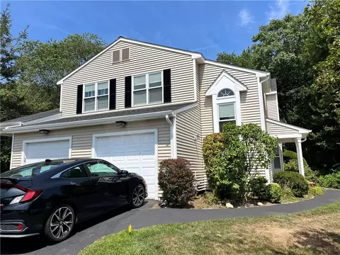 27 Venturi Grn #B, North Providence, RI 02904