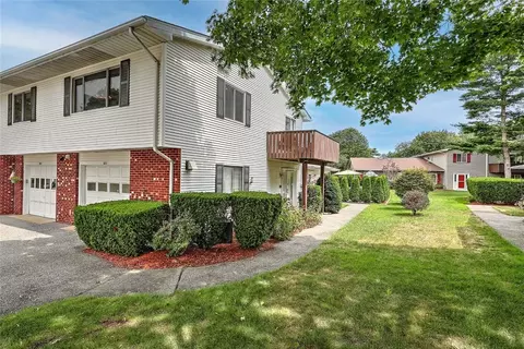 583 Pocasset Ct, Warwick, RI 02886
