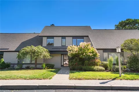 2 Blindbrook Dr, Narragansett, RI 02882